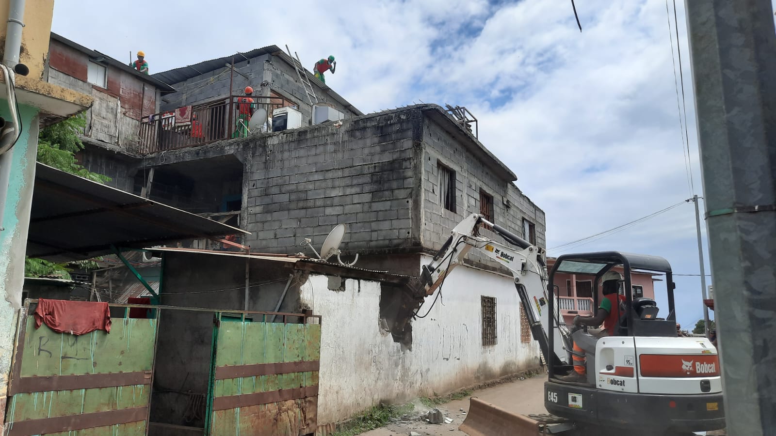 Destruction d’une maison qui abritait une soixantaine d’africains